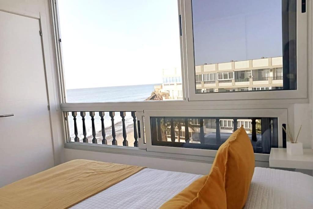 Newly Refurbished Beachfront Apartment. San Bartolome de Tirajana  Exterior photo